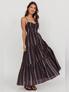 Selfie Leslie Doe Tied Bust Maxi Dress Black